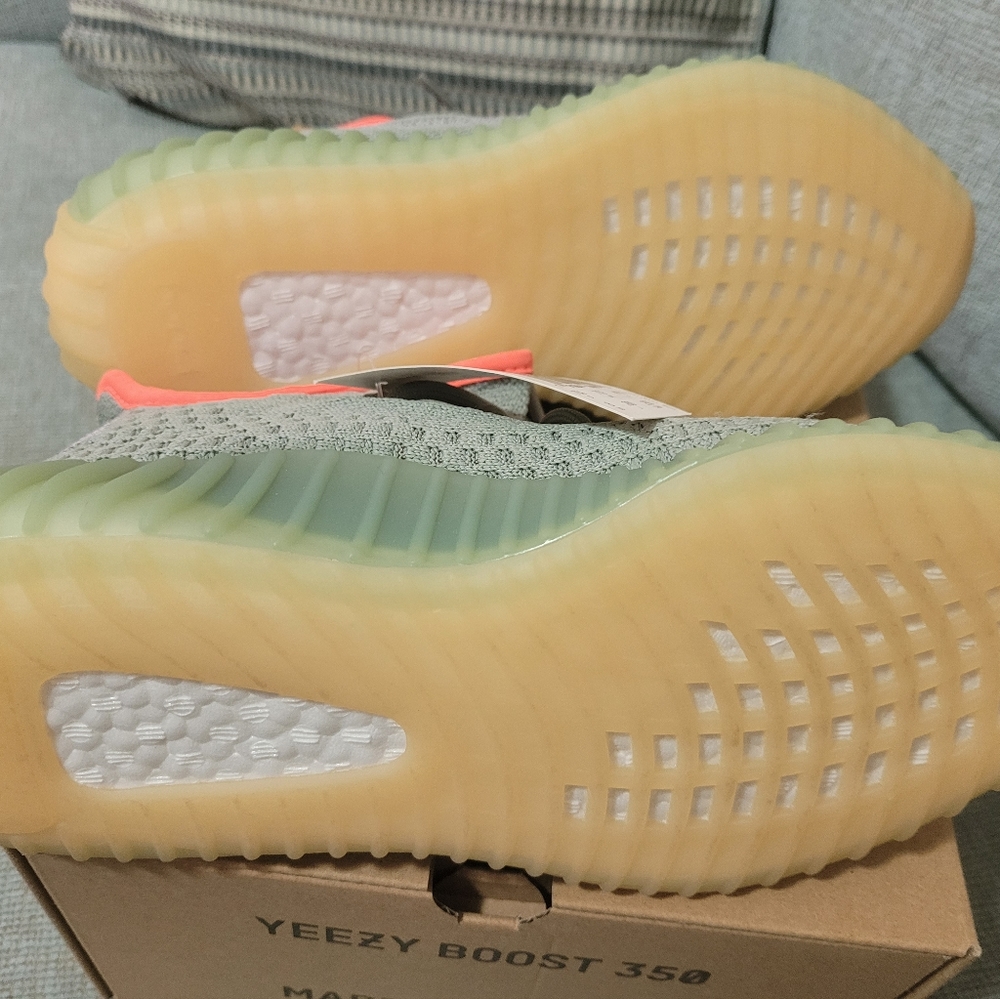 YEEZY BOOST 350, 8 MENS, FX9035 - Picture 5 of 6